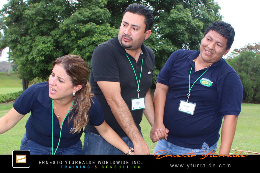 Actividades vivenciales de liderazgo y colaboración en entornos outdoor para equipos en Bogotá