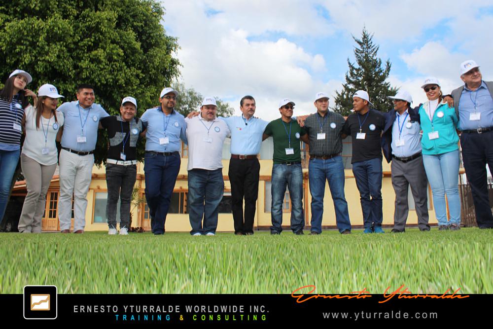 Outdoor training con dinámicas de cuerdas para potenciar el trabajo en equipo en Colombia