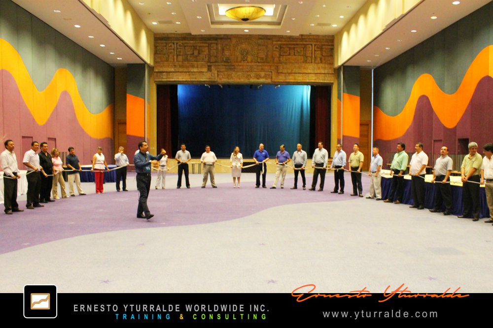Experiencias outdoor con dinámicas de confianza, valores y compromiso para equipos en Colombia