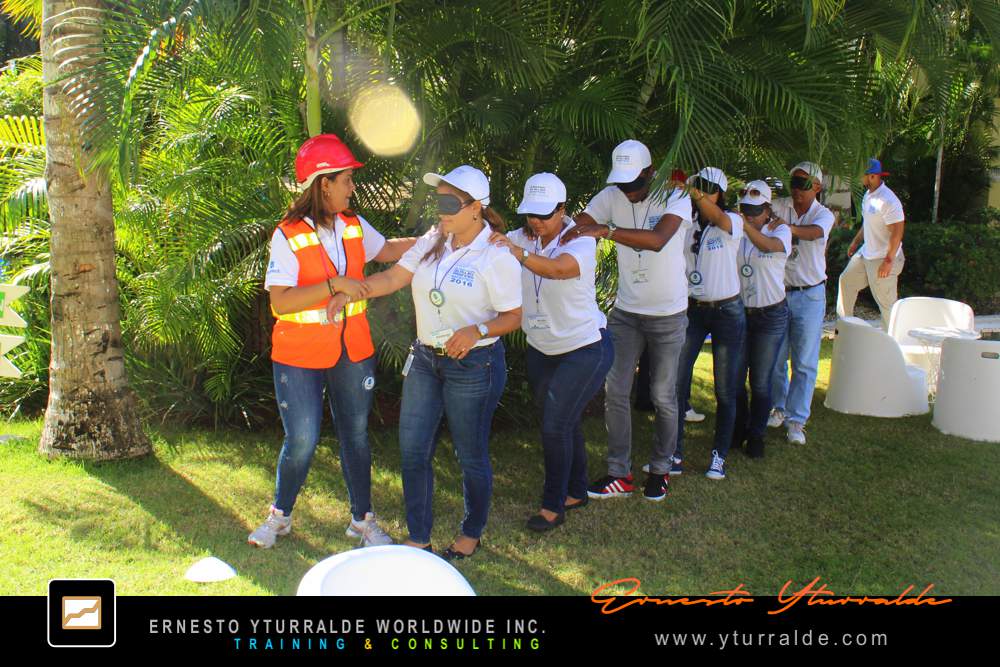 Experiencia de team building en Colombia con dinámicas vivenciales para integrar equipos corporativos