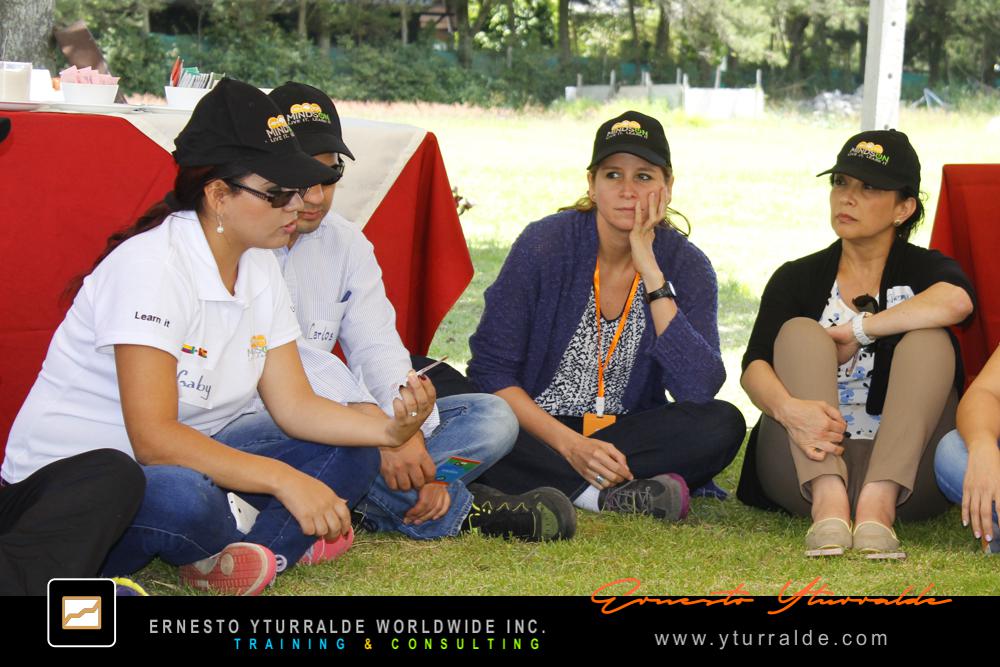 Talleres de cuerdas bajas en Bogotá enfocados en confianza, compromiso y trabajo en equipo