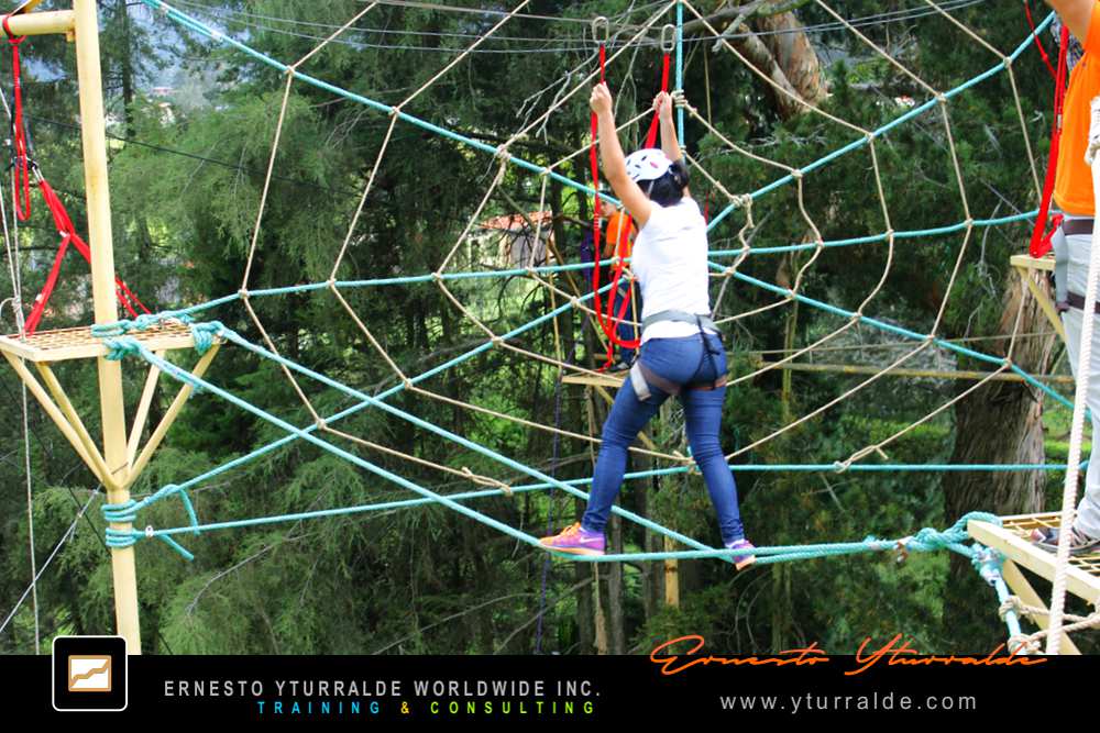 Outdoor training con dinámicas de cuerdas para potenciar el trabajo en equipo en Colombia